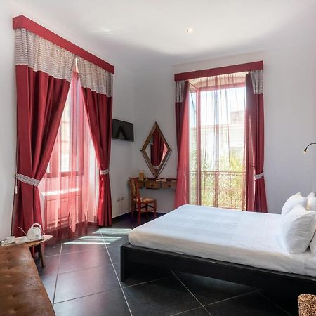 Maria Vittoria Charming Rooms And Apartments Brindisi Eksteriør billede